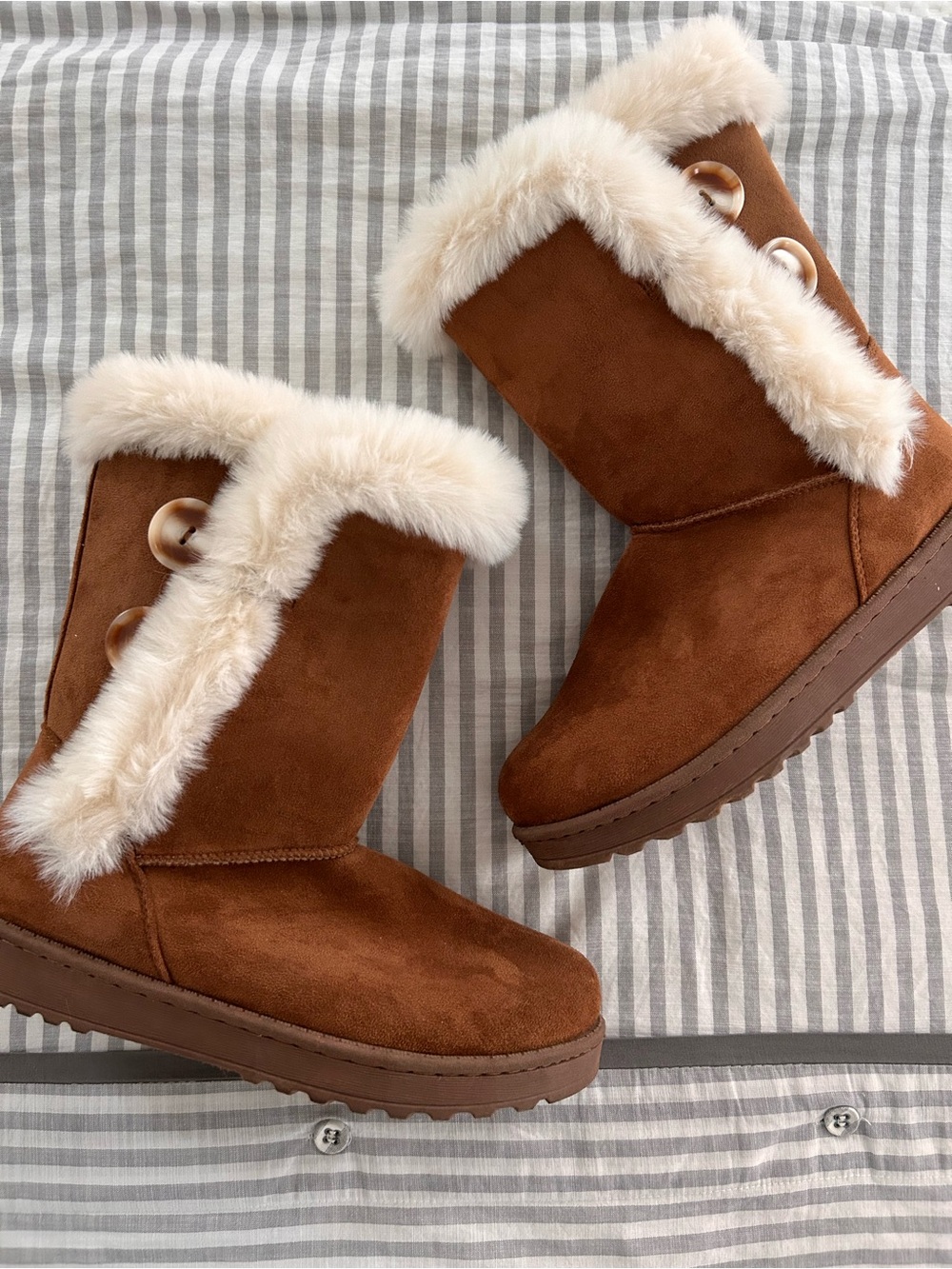 SO Chestnut Brown Faux-Fur Trim Boots size 8